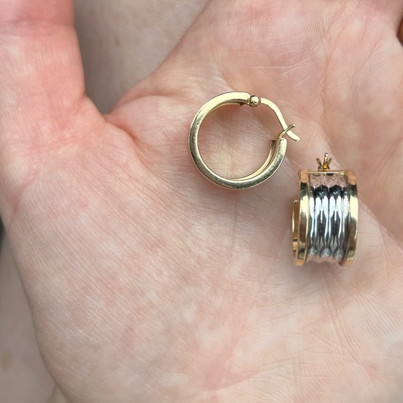 Dual tone hoop earring yellow and white gold - Picture 2 of 10